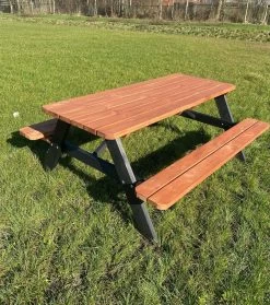 Goedkopepicknicktafels.nl | Zwart Bruine XL Picknicktafel Bruno | Tuintafel 6 Persoons | Bruin Zwart Gespoten Gedroogd Grenen Hout! -Philips Hue Winkel 1061x1200