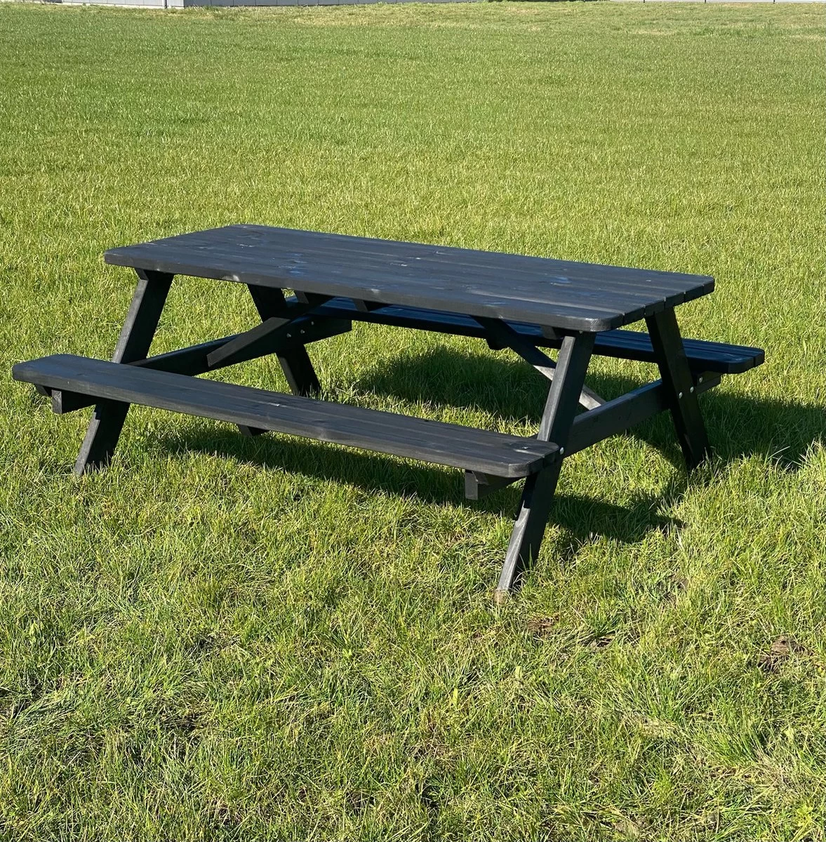 Goedkopepicknicktafels.nl | Zwarte XL Picknicktafel | Tuintafel 6 Persoons | Zwart Gespoten Gedroogd Grenen Hout! 8 Goedkopepicknicktafels.nl | Zwarte XL Picknicktafel | Tuintafel 6 Persoons | Zwart Gespoten Gedroogd Grenen Hout! - Afbeelding 6