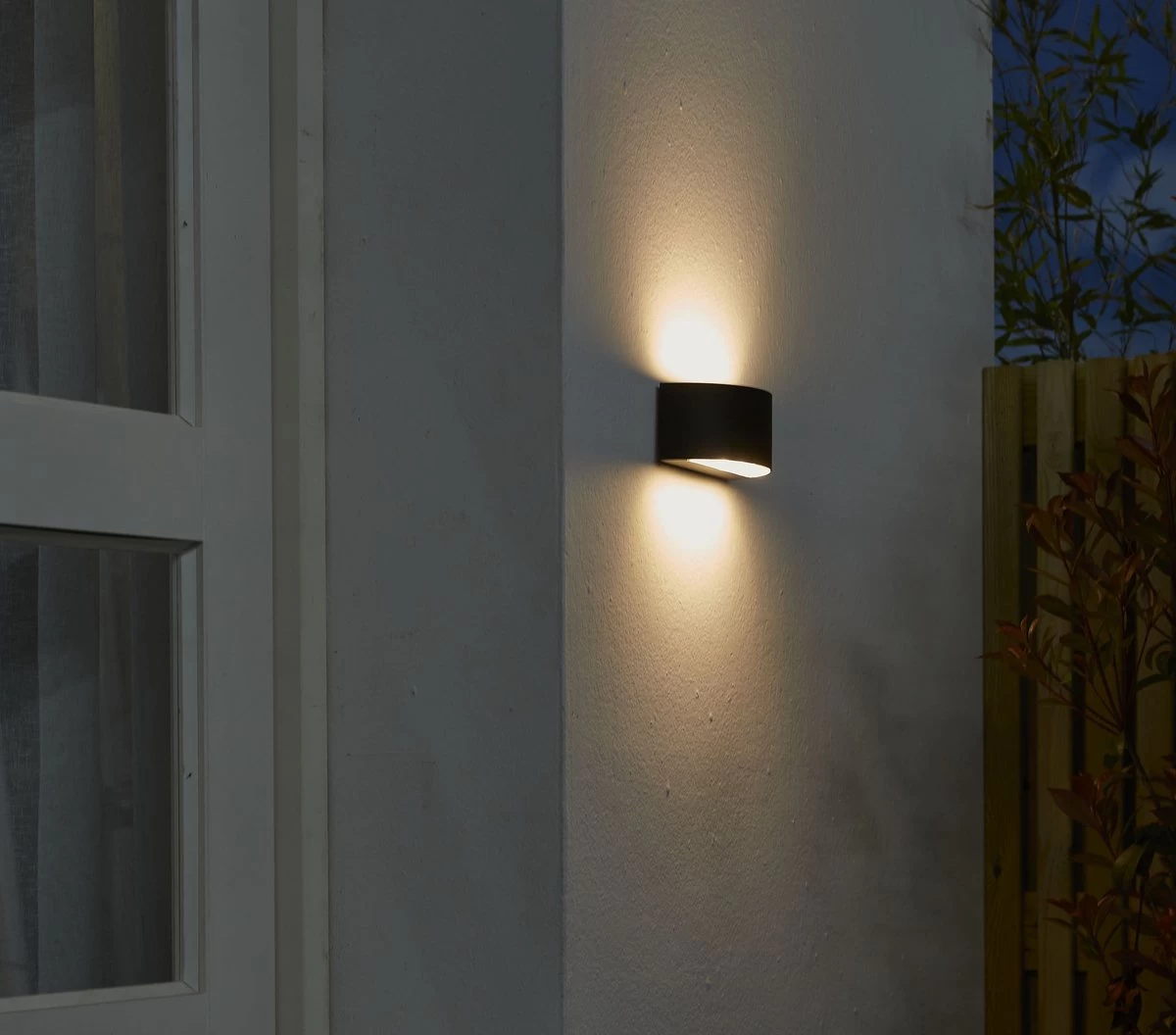 Luxform Arc - Tuinwandlamp - Oplaadbare USB LED Lamp - Zwart 6 Luxform Arc - Tuinwandlamp - Oplaadbare USB LED Lamp - Zwart - Afbeelding 4