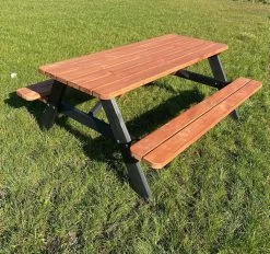 Goedkopepicknicktafels.nl | Zwart Bruine XL Picknicktafel Bruno | Tuintafel 6 Persoons | Bruin Zwart Gespoten Gedroogd Grenen Hout! -Philips Hue Winkel 1200x1127 1