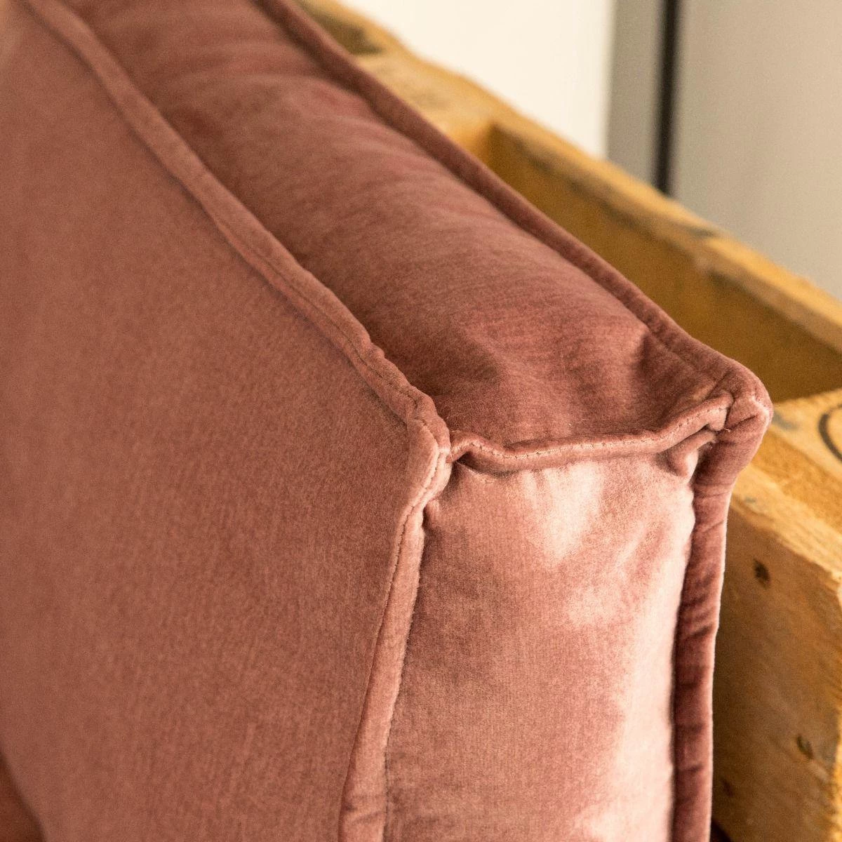 2L Home & Garden Rugkussen Velvet Oud Roze - 120 X 40cm 6 2L Home & Garden Rugkussen Velvet Oud Roze - 120 X 40cm - Afbeelding 4
