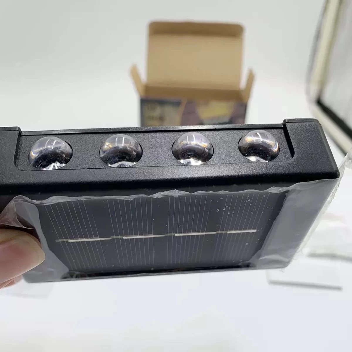 Metahub Wandlamp Buiten 2 STUKS - Tuinverlichting Op Zonne-Energie - Solar - Tweezijdig Oplichtend - Zwart - DUO Pack 7 Metahub Wandlamp Buiten 2 STUKS - Tuinverlichting Op Zonne-Energie - Solar - Tweezijdig Oplichtend - Zwart - DUO Pack - Afbeelding 5