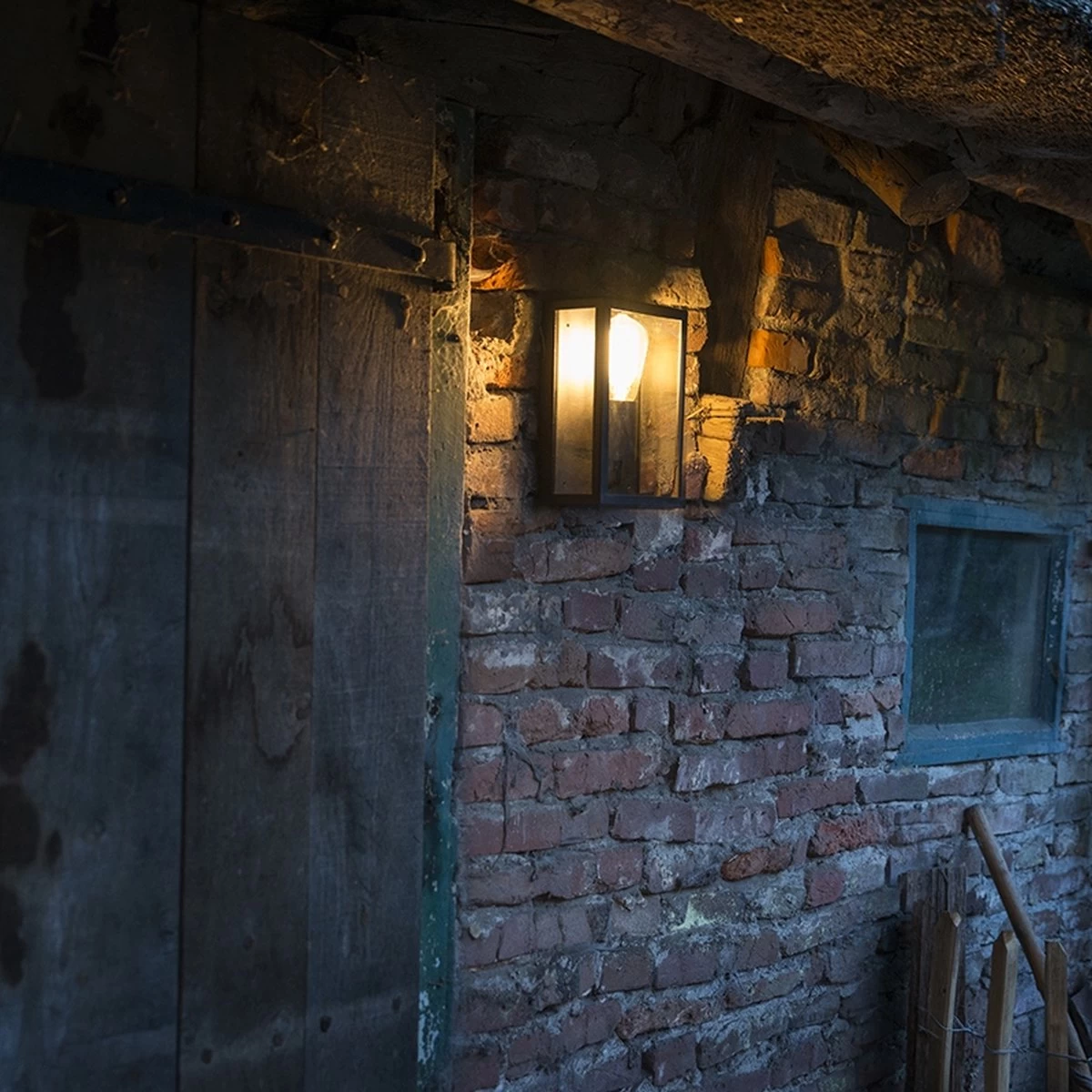 QAZQA Rotterdam - Landelijke Wandlamp Voor Buiten - 1 Lichts - D 100 Mm - Zwart - Buitenverlichting 4 QAZQA Rotterdam - Landelijke Wandlamp Voor Buiten - 1 Lichts - D 100 Mm - Zwart - Buitenverlichting - Afbeelding 2