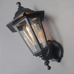 QAZQA New Haven - Klassieke Wandlamp Voor Buiten - 1 Lichts - D 212 Mm - Zwart - Buitenverlichting 26 QAZQA New Haven - Klassieke Wandlamp Voor Buiten - 1 Lichts - D 212 Mm - Zwart - Buitenverlichting -Philips Hue Winkel 1200x1200 2666