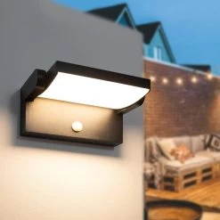 Verstelbare Wandlamp Berlin Met Sensor - Zwart | Ideale Tuinlampen Voor Aan De Muur, Wand Of Schutting -Philips Hue Winkel 1200x1200 2697