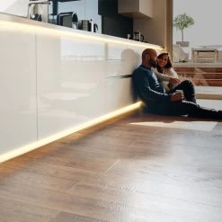 HOFTRONIC FLEX120 - Dimbare LEDstrip 10m - 3000K Warm Wit - IP65 Voor Binnen En Buiten - 120 LEDs Per Meter 2835 High Lumen - 640 Lumen Per Meter - Waterdicht En UV Bestendig - Per Meter Inkortbaar - Incl. Netvoeding En Eurostekker -Philips Hue Winkel 1200x1200 2743