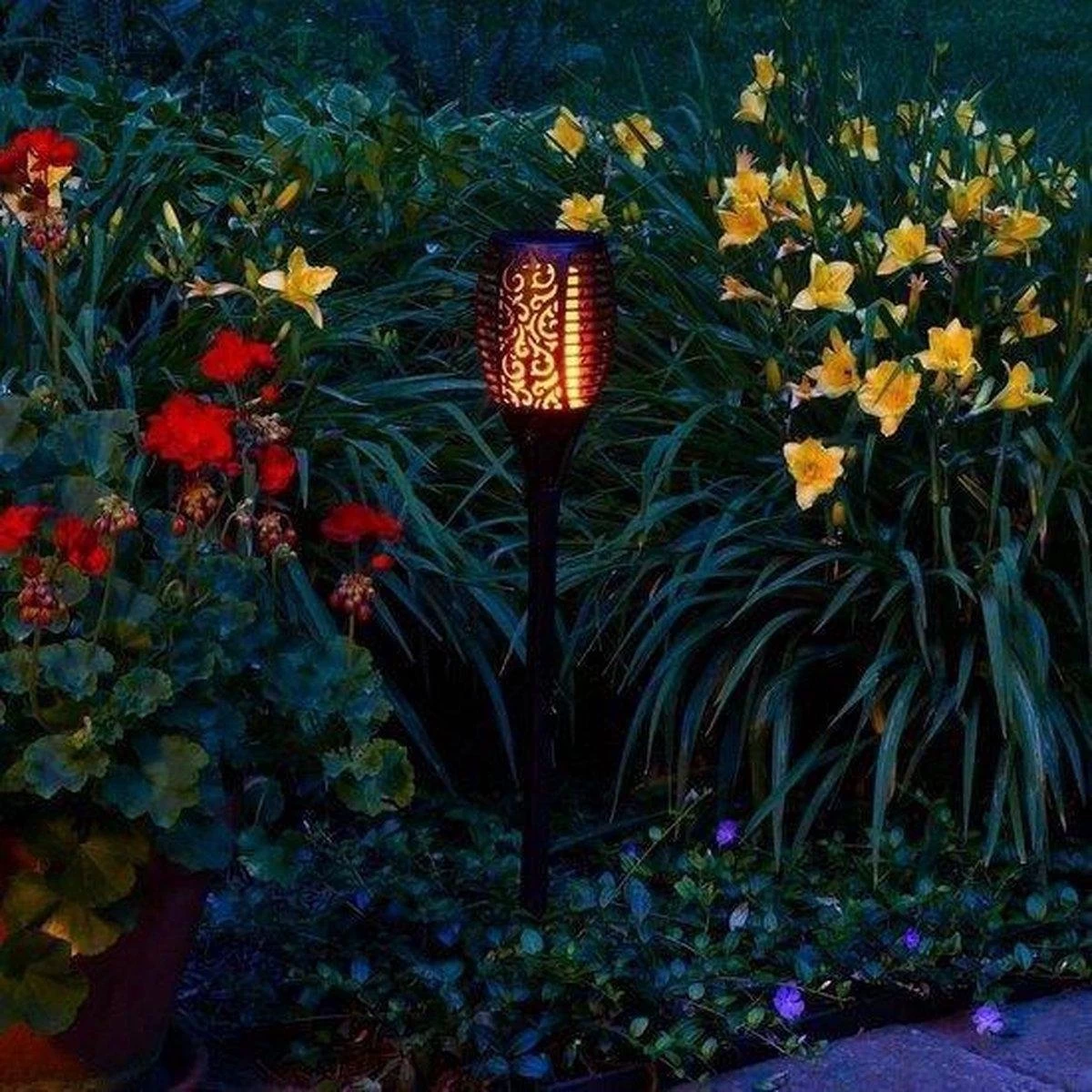 Merkloos Solar Fakkel Tuinverlichting Lantaarn Zonne Energie Buitenverlichting Tuinfakkels 96 Led Buiten Tuinlamp Set 4 Stuks Met Gratis LED Grondspot 7 Merkloos Solar Fakkel Tuinverlichting Lantaarn Zonne Energie Buitenverlichting Tuinfakkels 96 Led Buiten Tuinlamp Set 4 Stuks Met Gratis LED Grondspot - Afbeelding 5