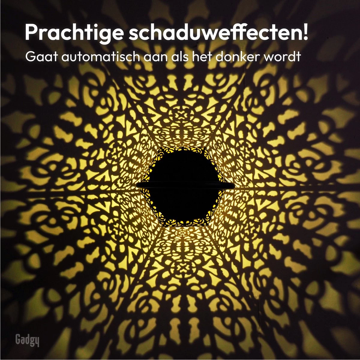 Gadgy Solar Oosterse Lantaarn - Tafellamp Set Van 2 - Solar Tuinverlichting Op Zonneenergie - Led Buitenverlichting Met Dag/Nacht Sensor - Hanglamp - Tuinlantaarn - 22xØ14CM - Metaal - Zwart 5 Gadgy Solar Oosterse Lantaarn - Tafellamp Set Van 2 - Solar Tuinverlichting Op Zonneenergie - Led Buitenverlichting Met Dag/Nacht Sensor - Hanglamp - Tuinlantaarn - 22xØ14CM - Metaal - Zwart - Afbeelding 3