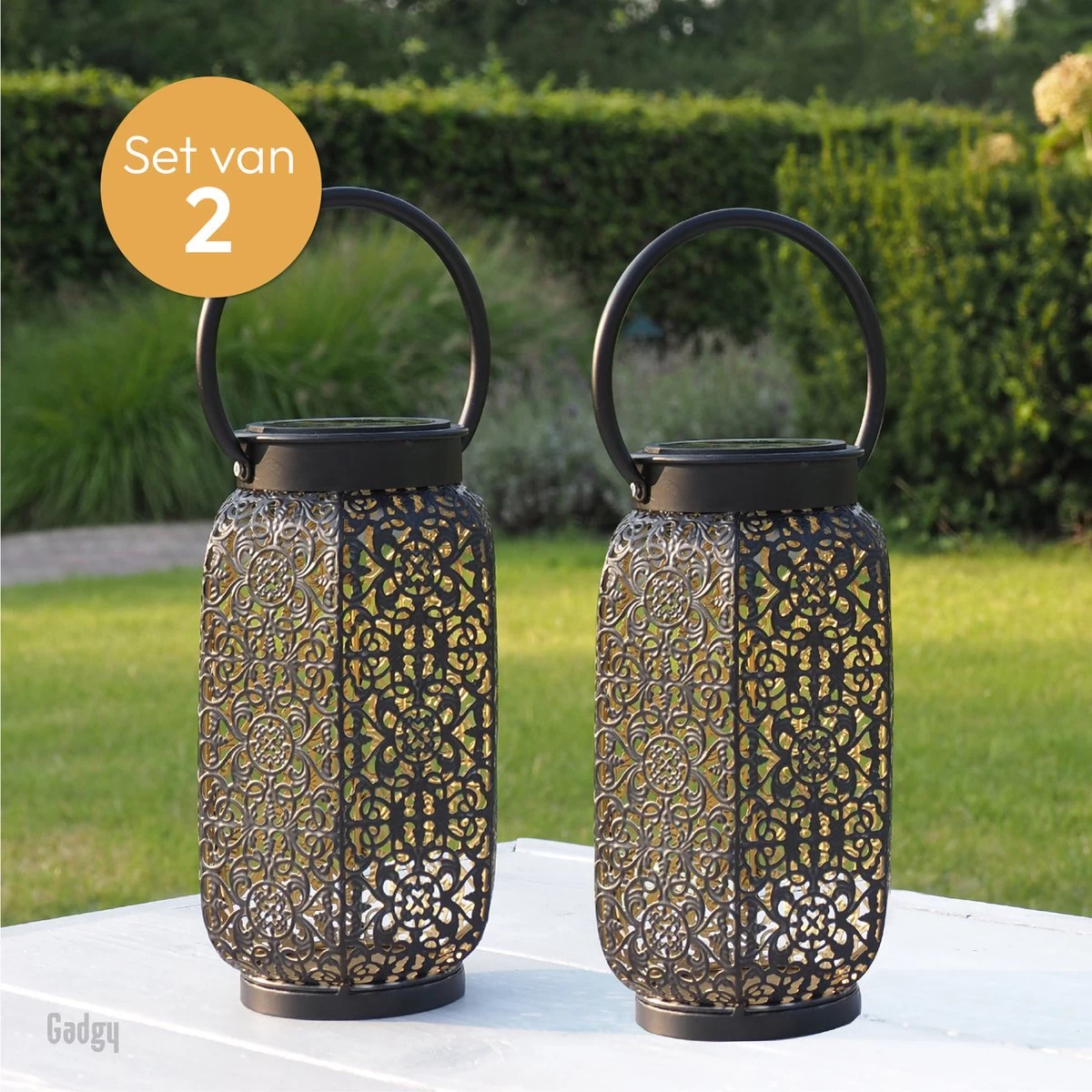 Gadgy Solar Oosterse Lantaarn - Tafellamp Set Van 2 - Solar Tuinverlichting Op Zonneenergie - Led Buitenverlichting Met Dag/Nacht Sensor - Hanglamp - Tuinlantaarn - 22xØ14CM - Metaal - Zwart 8 Gadgy Solar Oosterse Lantaarn - Tafellamp Set Van 2 - Solar Tuinverlichting Op Zonneenergie - Led Buitenverlichting Met Dag/Nacht Sensor - Hanglamp - Tuinlantaarn - 22xØ14CM - Metaal - Zwart - Afbeelding 6