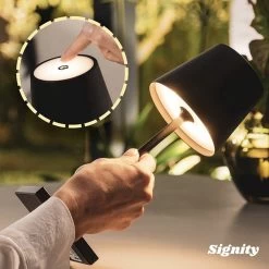 Signity® Mini Oplaadbare Tafellamp - Tafellamp Slaapkamer En Woonkamer - Draadloze Tafellamp Voor Binnen En Buiten - Draadloze Tafellamp Op Batterijen- Tafellamp Oplaadbaar - Tafellamp Zwart - 26cm 21 Signity® Mini Oplaadbare Tafellamp - Tafellamp Slaapkamer En Woonkamer - Draadloze Tafellamp Voor Binnen En Buiten - Draadloze Tafellamp Op Batterijen- Tafellamp Oplaadbaar - Tafellamp Zwart - 26cm -Philips Hue Winkel 1200x1200 3391