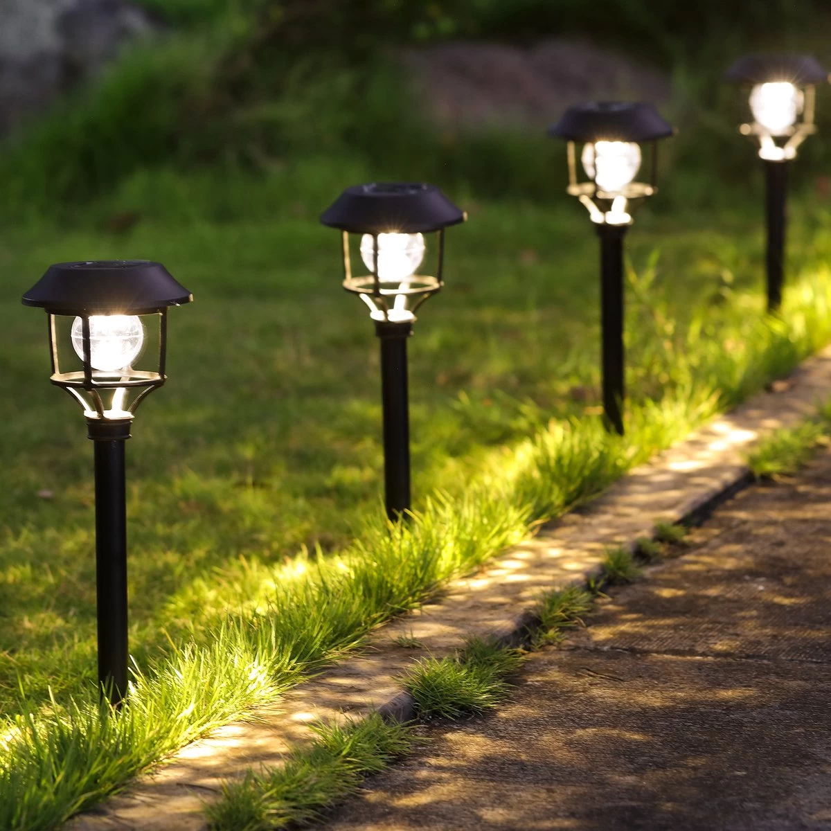 Aigostar LED Tuinverlichting Op Zonne Energie - RVS Stekers 42cm - Tuinverlichting - Tuinlamp - Tuinlantaarn - 3000K IP44 3 Aigostar LED Tuinverlichting Op Zonne Energie - RVS Stekers 42cm - Tuinverlichting - Tuinlamp - Tuinlantaarn - 3000K IP44