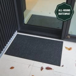 Antislip Deurmat Buiten Studio M - OUTDOOR - Buitenmat - 60x100cm - Zwart - All-Weather Deurmat - Droogloopmat Buiten - UV-/Chloor-/Zoutwaterbestendig - Geschikt Voor Aan Buitendeur, Zwembad, Sauna, Buitendouche, BBQ, Camping