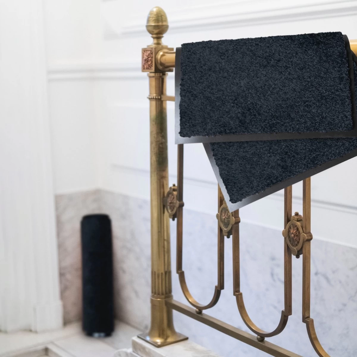 Deurmat Binnen Studio M - CLASSIC PRO - Droogloopmat Binnen 50x80 Cm - ZWART - Schoonloopmat - Antislip Deurmat - Inloopmat - Deurmat Voor Binnen Of Buiten - Verschillende Afmetingen En Kleuren 6 Deurmat Binnen Studio M - CLASSIC PRO - Droogloopmat Binnen 50x80 Cm - ZWART - Schoonloopmat - Antislip Deurmat - Inloopmat - Deurmat Voor Binnen Of Buiten - Verschillende Afmetingen En Kleuren - Afbeelding 4