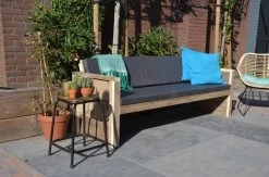 Sanderswoodworks Houten Tuinbank Vlieland - Incl. Kussens - Steigerhout 20 Sanderswoodworks Houten Tuinbank Vlieland - Incl. Kussens - Steigerhout -Philips Hue Winkel 1200x794 4