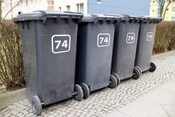 Goldengifts.nl - Container Sticker - 4 Delige Voordeelset - Vierkant Kader Met Huisnummer - 20 X 20 Cm - Wit - Kliko Sticker - Afvalcontainer - Kliko Sticker Voordeelset - Klikostickers - Huisnummer Sticker - Huisnummers - Weerbestendige Stickers