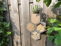 GARDEN SPIRIT Bijenhotel Met Bloempot 33 X 23 X 11 - Insectenhotel -Philips Hue Winkel 1200x899 29