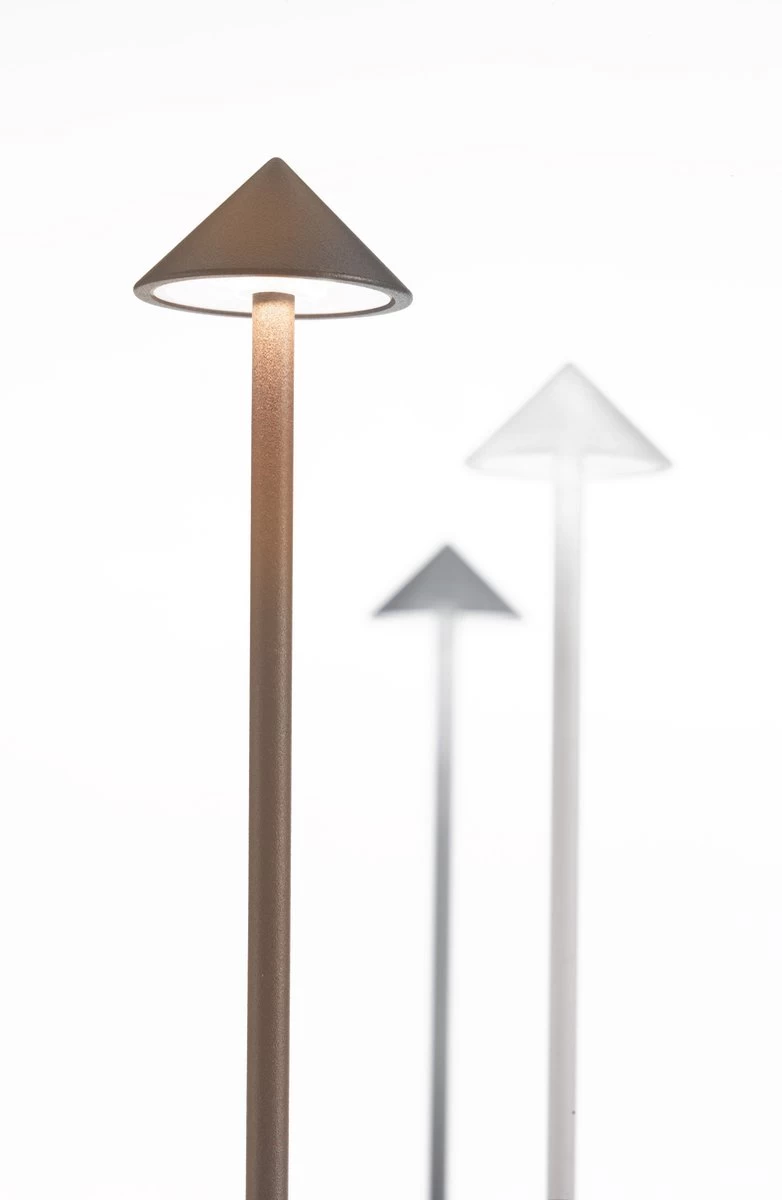 Zafferano - Pina - Donker Grijs - H29cm - Ledlamp - Bureaulamp – Tafellamp – Snoerloos – Verplaatsbaar – Duurzaam - Voor Binnen En Buiten – LED - Dimbaar - 2700K – IP54 Spat Waterdicht - USB Oplaadbaar 4 Zafferano - Pina - Donker Grijs - H29cm - Ledlamp - Bureaulamp – Tafellamp – Snoerloos – Verplaatsbaar – Duurzaam - Voor Binnen En Buiten – LED - Dimbaar - 2700K – IP54 Spat Waterdicht - USB Oplaadbaar - Afbeelding 2