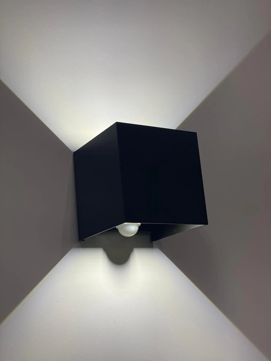 Lura Life - Design Wandlamp Kubus Met Bewegingssensor - LED - Zwart - 3000K Warm Wit - IP65 Waterdicht - Muurlamp - Geschikt Voor Binnen & Buiten - Motion Sensor 14 Lura Life - Design Wandlamp Kubus Met Bewegingssensor - LED - Zwart - 3000K Warm Wit - IP65 Waterdicht - Muurlamp - Geschikt Voor Binnen & Buiten - Motion Sensor - Afbeelding 12